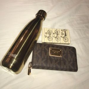 Micheal Kors Logo Wallet