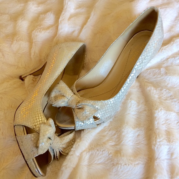 Kate Spade Heels New York Embossed Leather Accent Peep Toe Pumps in Silver - Picture 1 of 4