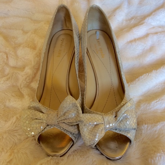 Kate Spade Heels New York Embossed Leather Accent Peep Toe Pumps in Silver - Picture 2 of 4