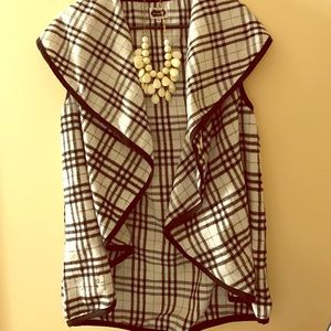 Mud pie black and white vest