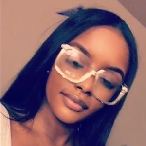 Meet your Posher, Kadija