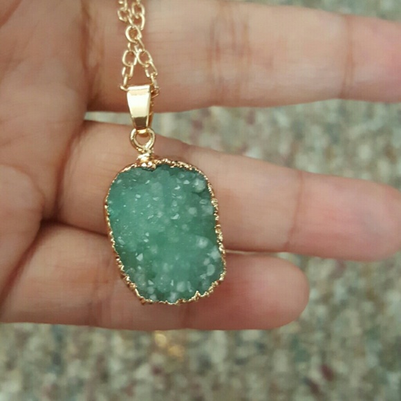 Jewelry - Natural druzy stone necklace
