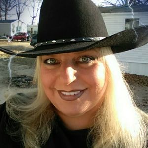 Meet your Posher, Deedee