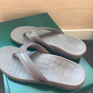 Size 6 Orthoheel flip flop - Brand New