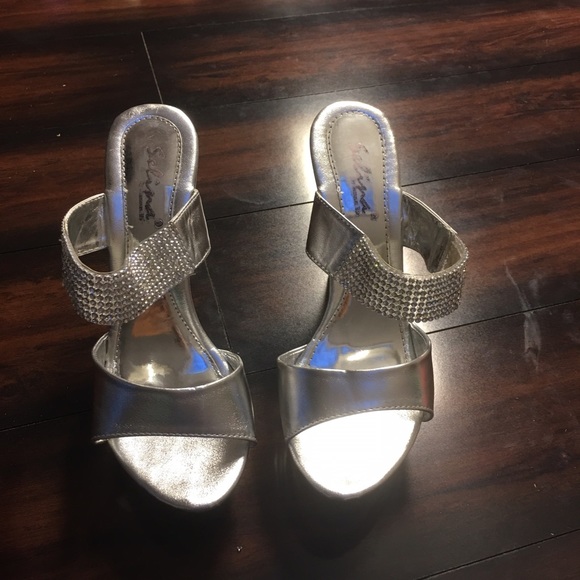 Shoe - Picture 2 of 3