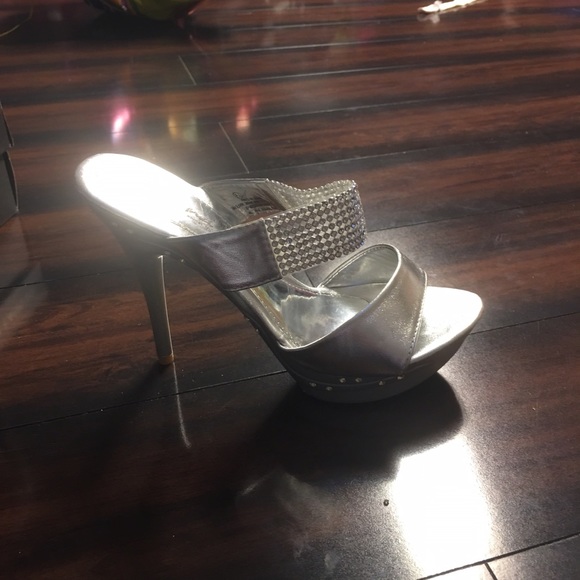 Shoe - Picture 3 of 3