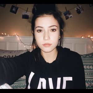 Meet your Posher, Ella