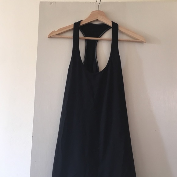 black lululemon tank