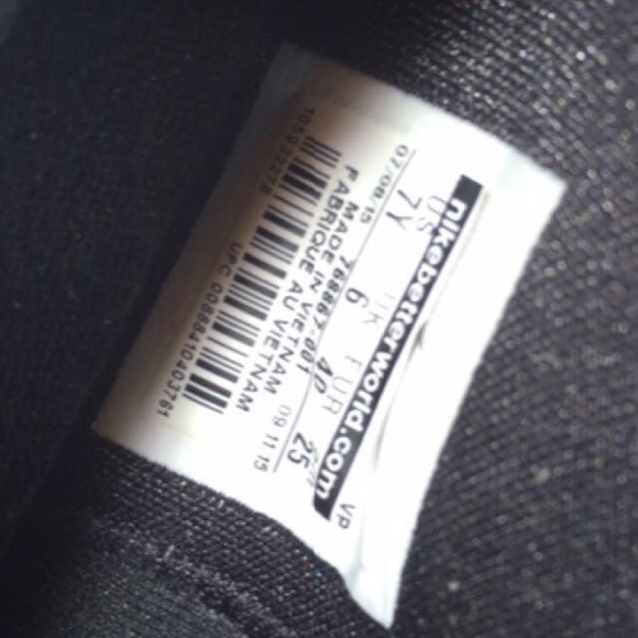 KD 8 Blackout Dark 10/10 condition, never worn. - Picture 4 of 4