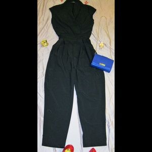 V-neck jumpsuit w/pockets