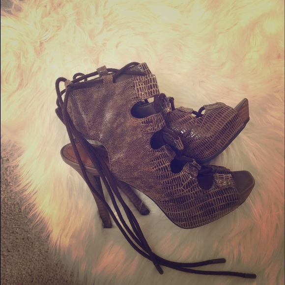 Gianni Bini strapped heels - Picture 1 of 4