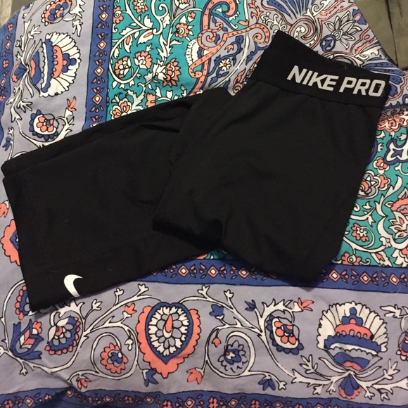 cropped nike leggings