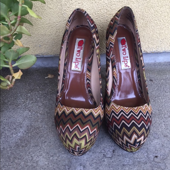 🚫🛑❌SOLD🚫🛑❌Two Lips 💋 heels - Picture 2 of 3