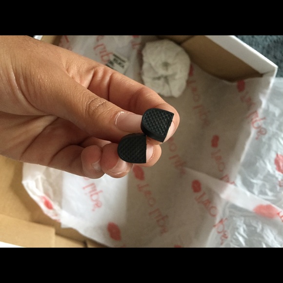 🚫🛑❌SOLD🚫🛑❌Two Lips 💋 heels - Picture 3 of 3