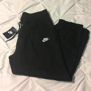 SALE 💕 Nike capris