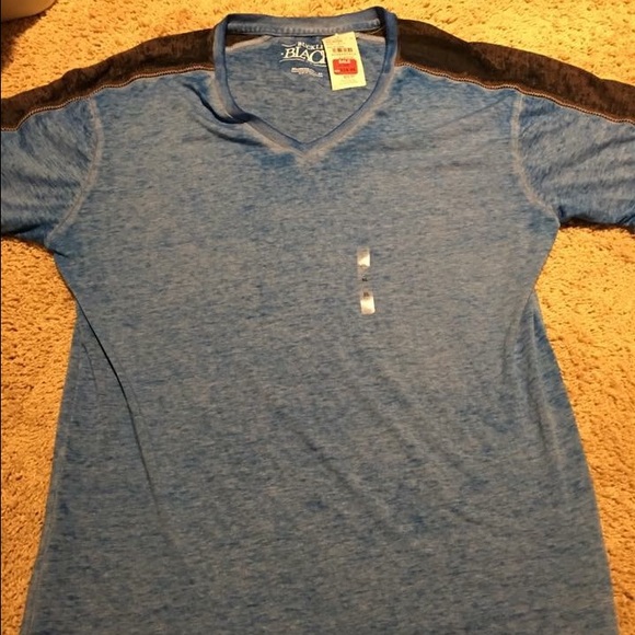 NWT Buckle brand men's v neck t