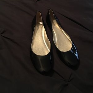 black flats