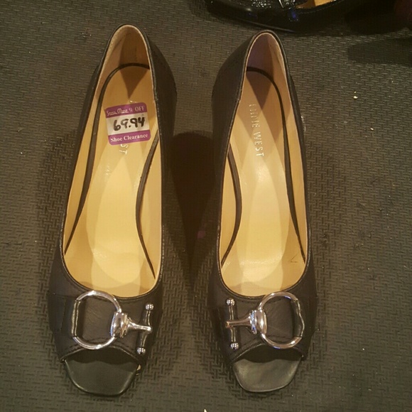 Black peep toe Nine West wedges
