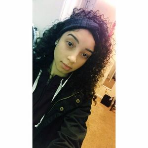 Meet your Posher, Nikia