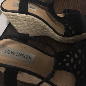 Steve Madden crochet wedges