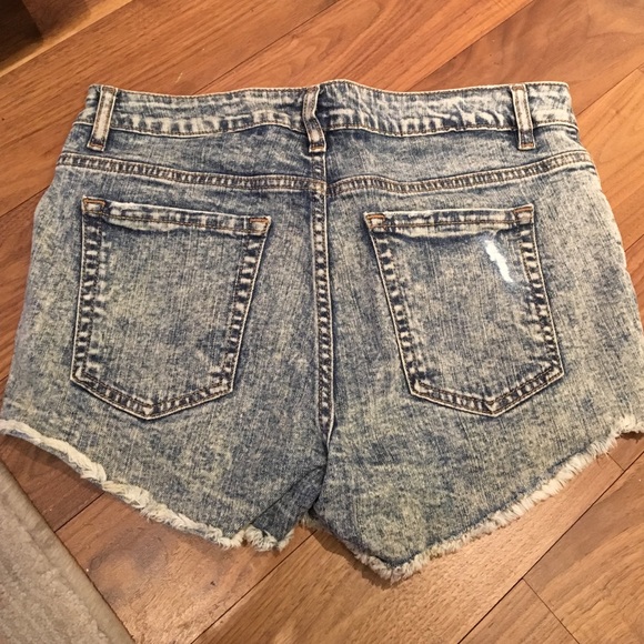 Mid rise denim shorts. - Picture 2 of 2
