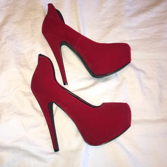 RED PUMPS