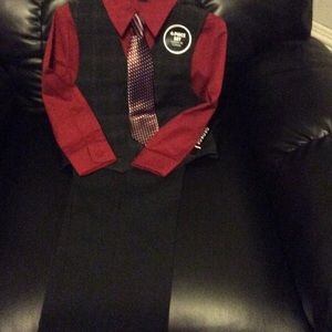 Boys 4 piece suit nwt