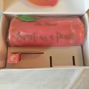 Too Faced - Make up Bag and travel lip gloss