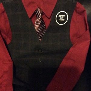 Boys 4 piece suit nwt
