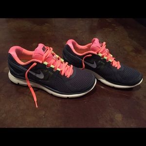 Women's Nike Lunar Eclipse 2 size 10