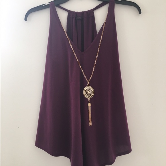 Tops - NWOT flown tank top w/ detachable necklace