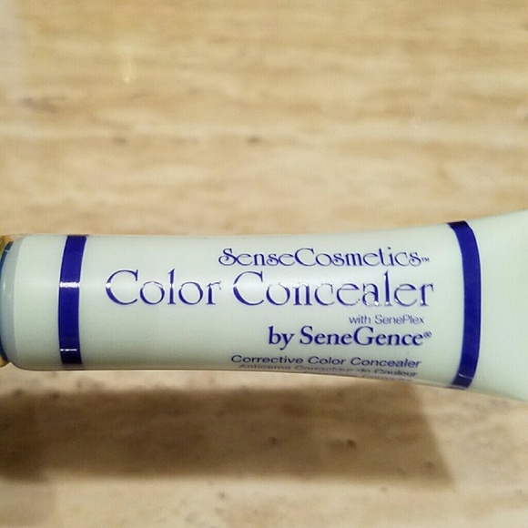 Senegence color correcting concealer