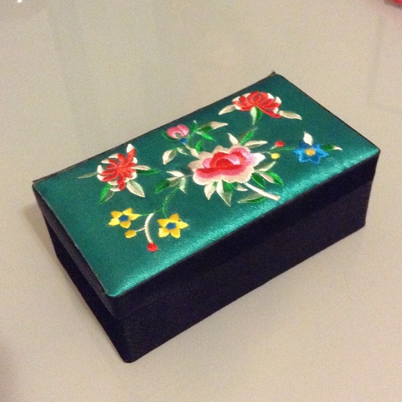 Silk travel Jewelry box
