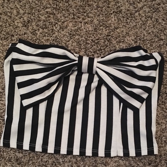 Black/White striped crop ❤