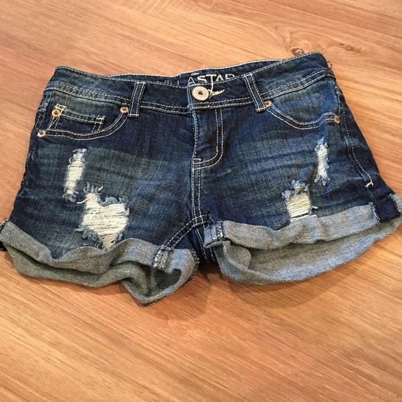 ❌SOLD❌Distressed Shorts