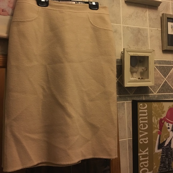 Line skirt - Picture 2 of 4