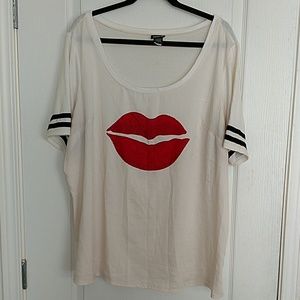 Lip design dressy T-shirt