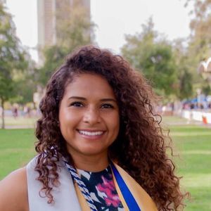 Meet your Posher, Claudia