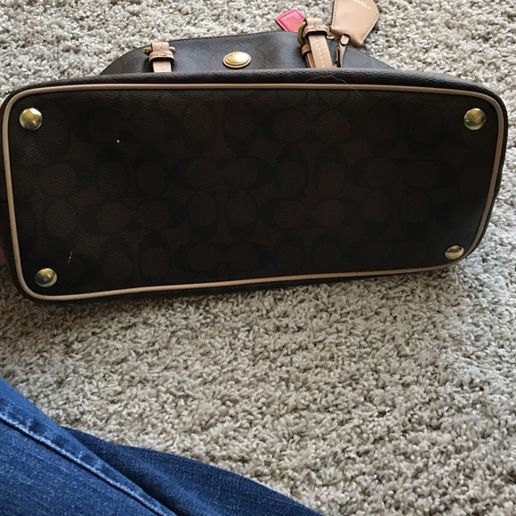 COACH handbag LIKE NEW - Picture 3 of 4