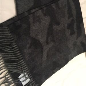 Brand new Begg & Co unisex 100% cashmere scarf.