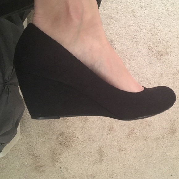 Chinese laundry black suede wedges