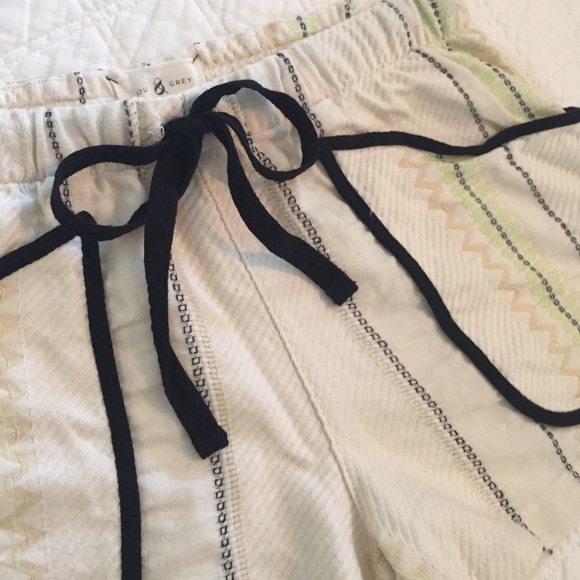 Amazing Lou & Grey Shorts with Hand Loomed Look - Picture 2 of 4