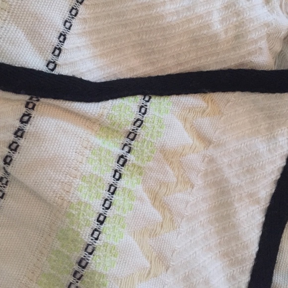 Amazing Lou & Grey Shorts with Hand Loomed Look - Picture 4 of 4