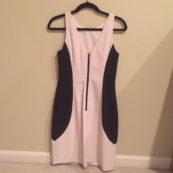 Dress - Picture 3 of 4