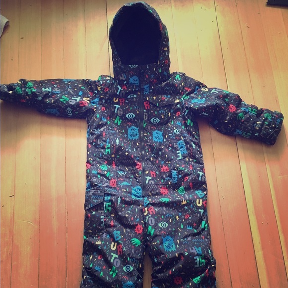 Burton dry ride snowsuit size 4t to 5t (expandable
