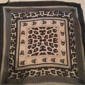 Skull leopard chain scarf