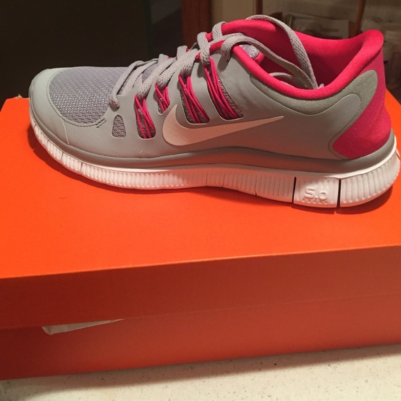 Nike Women's Free Runs BRAND NEW NEVER WORN!!