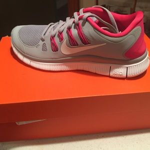 Nike Women's Free Runs BRAND NEW NEVER WORN!!