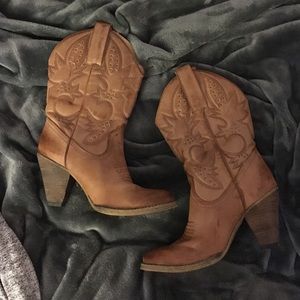 Cowgirl boots (small heel)