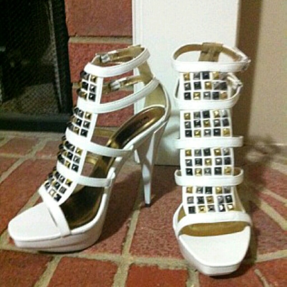 New 8.5 Off White Studded Michael Antonio - Picture 1 of 4